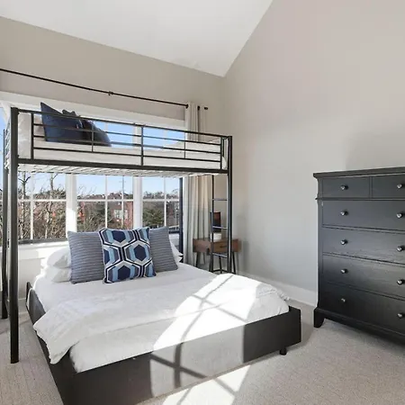 Holiday home Near Vanderbilt And Belmont With Garage, Pool Table Nashville