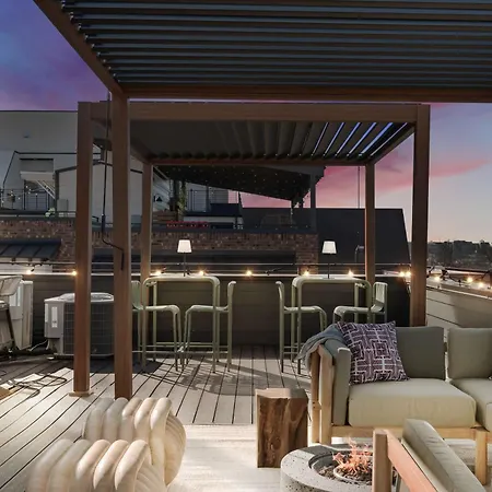 The Ridgeline - New Rooftop Retreat Near The Gulch Holiday home