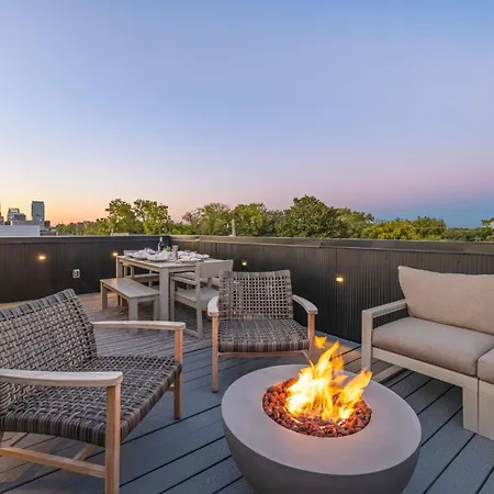 The Elmwood & Ashford - 8br Weho Rooftops Holiday home