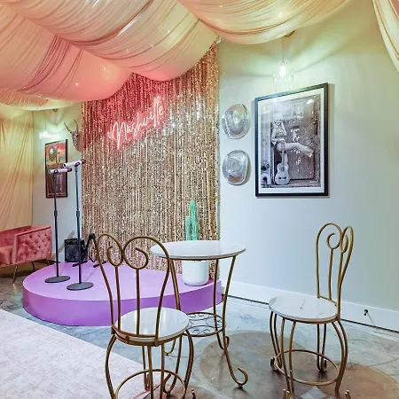 Holiday home New Cowgirl Karaoke, 5 Min To Broadway *