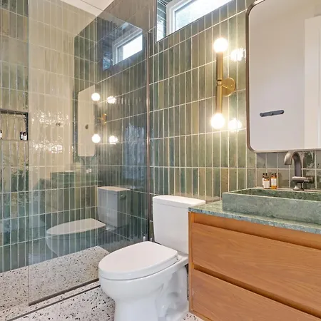 The Elmwood & Ashford - 8br Weho Rooftops