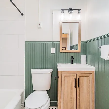 Holiday home Chroma - 2 Units - Mins To Broadway & Germantown Nashville