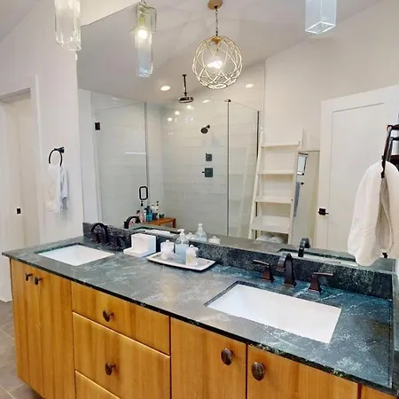 Luxury House Downtown With Private Heated Pool Villa *