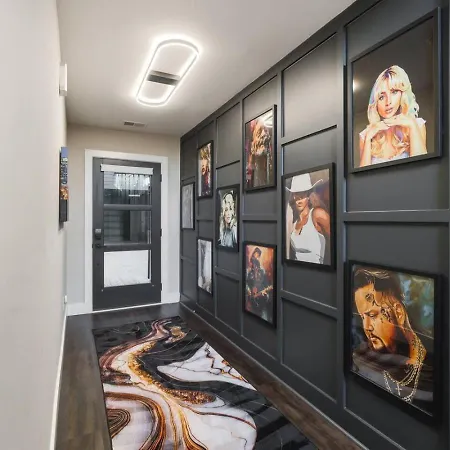 View With Hottub Rooftop Arcade Game And Parking Holiday home