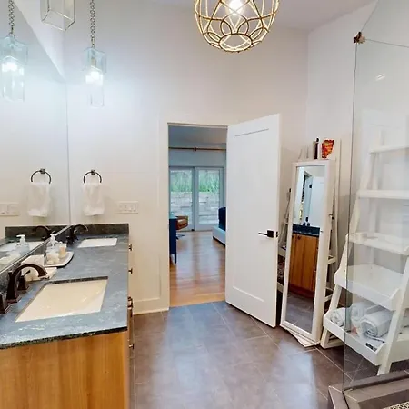 Luxury House Downtown With Private Heated Pool