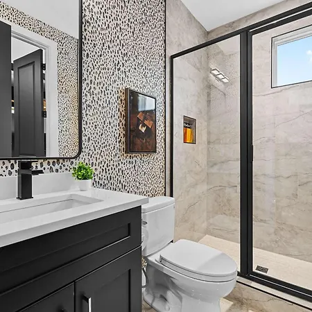 Elegant Nash Karaoke Haven With Rooftop Fire Table Holiday home