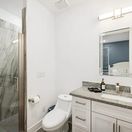 Scene In Chic East Nash 12 Min To Broadway Holiday home Nashville
