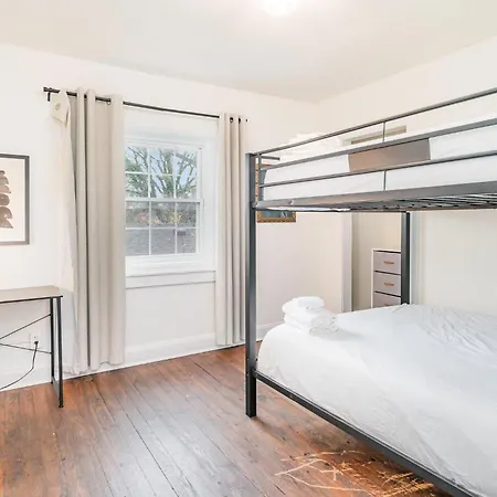 Chroma - 2 Units - Mins To Broadway & Germantown Holiday home