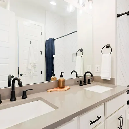 Luxury Cowboy Speakeasy, Billiards 3min To Stadium Holiday home *