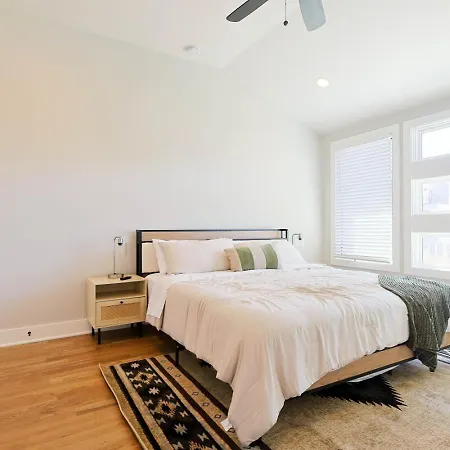 Brand New Townhome In The Heart Of The Holiday home