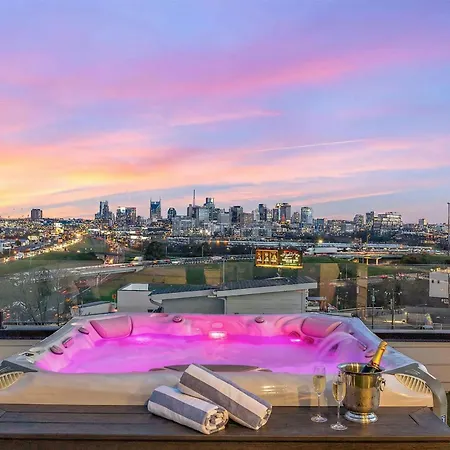 Elevator With Rooftop Hot Tub & Spacious Yard * Nashville