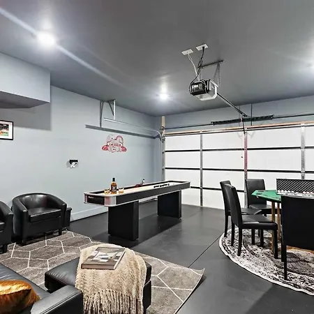 Holiday home Private With Rooftop Game Near Downtown