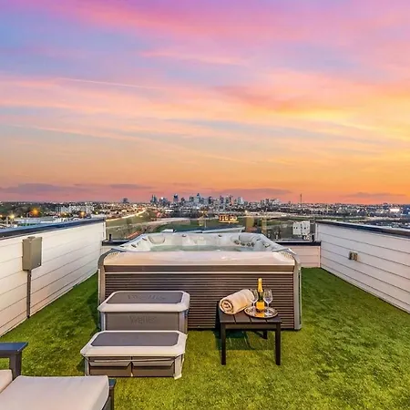 Elevator With Rooftop Hot Tub & Spacious Yard * Nashville
