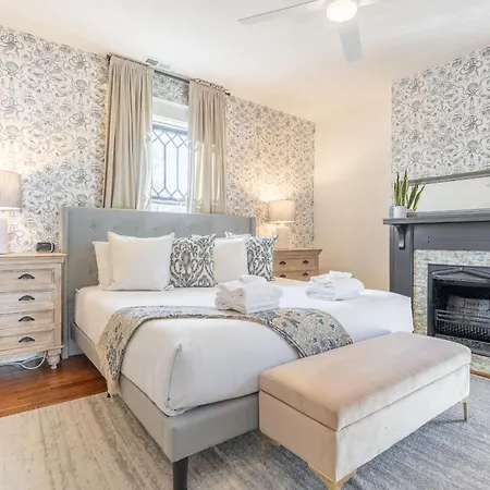 Notes Of Southern Charm - Walkable To Food & Shops Holiday home
