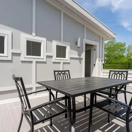 The Taylor Martin By Local Holiday home *