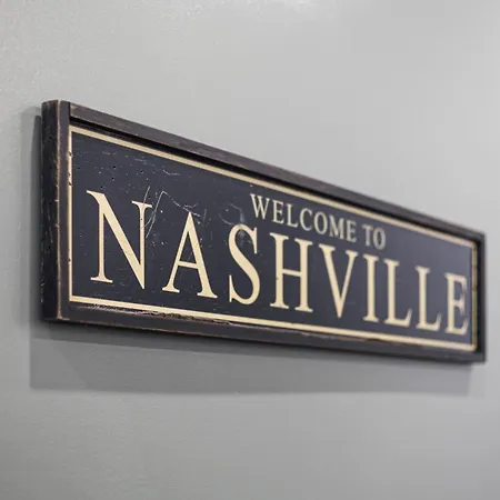 Holiday home Whiskey Bent In East Nash, 13 Min To Broadway, Great For Groups! Free Parking, Gym, Rooftop *