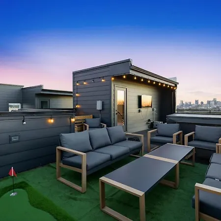 View With Hottub Rooftop Arcade Game And Parking