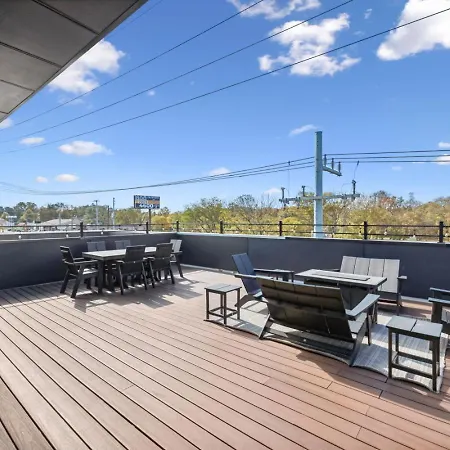 Scene In Chic East Nash 12 Min To Broadway Holiday home Nashville