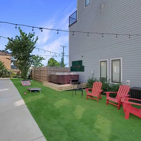 Hottub/karaoke-10m Dt-beg Your Parton? Dolly's Hm Holiday home Nashville