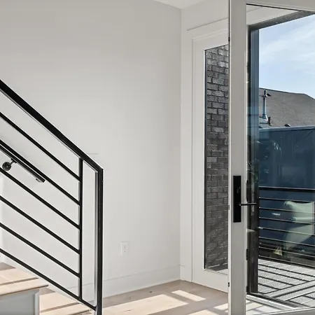 The Linden - Rooftop Views Refined Design New Holiday home Nashville
