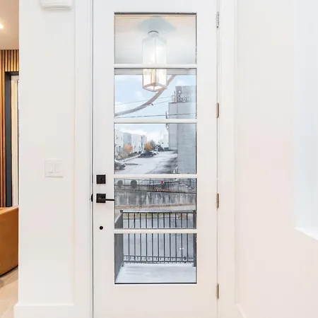 Elevator With Rooftop Hot Tub & Spacious Yard * Nashville