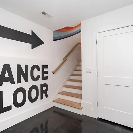 Elevator With Rooftop Hot Tub & Spacious Yard * Nashville