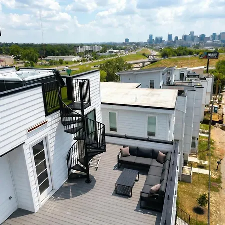 Elevator With Rooftop Hot Tub & Spacious Yard Nashville