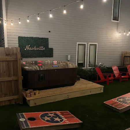 Hottub/karaoke-10m Dt-beg Your Parton? Dolly's Hm Nashville