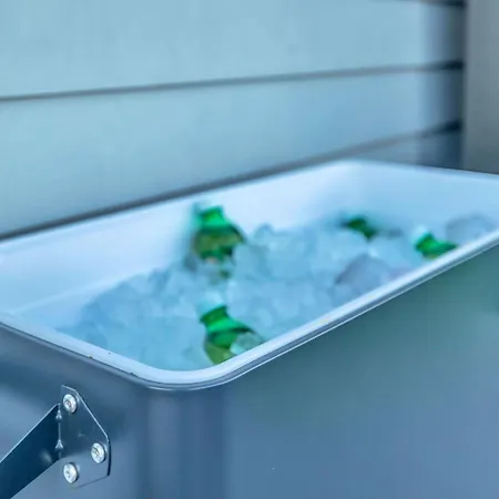 The Skyline Social - Retreat & Private Rooftop