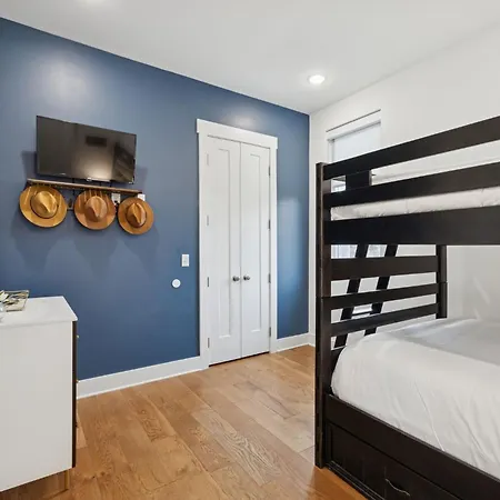 Holiday home Whiskey Bent In East Nash, 13 Min To Broadway, Great For Groups! Free Parking, Gym, Rooftop Nashville
