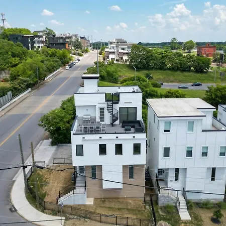 Elevator With Rooftop Hot Tub & Spacious Yard Nashville