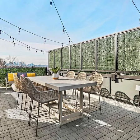 Hot Tub Hang Grill Parking Views Of Downtown