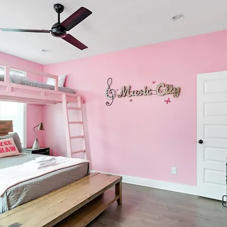 Holiday home Hottub/karaoke-10m Dt-beg Your Parton? Dolly's Hm Nashville