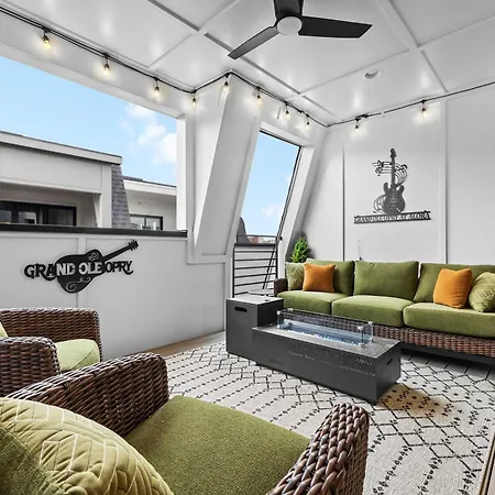 Holiday home 2 Side By Side Units Roof Decks Karaoke Murals