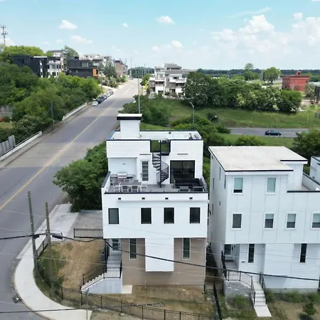 Elevator With Rooftop Hot Tub & Spacious Yard * Nashville