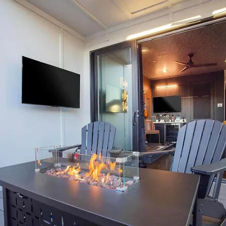 2 Homes! Broadway Views, Rooftops & Karaoke *