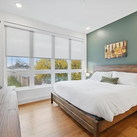 Holiday home Whiskey Bent In East Nash, 13 Min To Broadway, Great For Groups! Free Parking, Gym, Rooftop