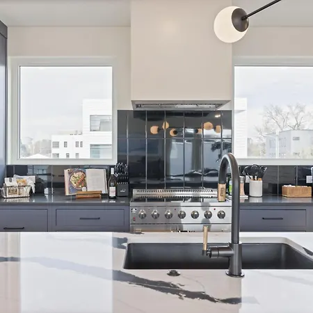 The Elmwood & Ashford - 8br Weho Rooftops * Nashville