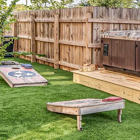 Holiday home Hottub/karaoke-10m Dt-beg Your Parton? Dolly's Hm