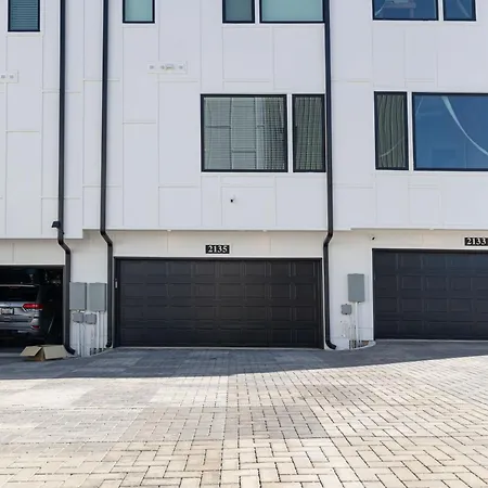 Private With Rooftop Game Near Downtown Nashville