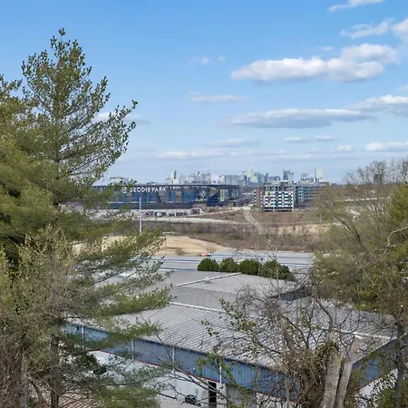Chic Nash Townhouse Rooftop Patio And Views Holiday home *