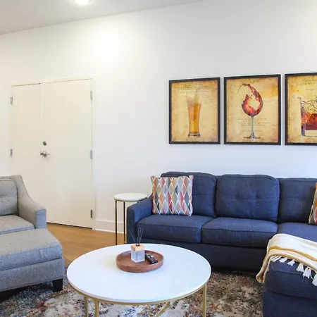 Whiskey Bent In East Nash, 13 Min To Broadway, Great For Groups! Free Parking, Gym, Rooftop Holiday home *