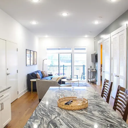 Whiskey Bent In East Nash, 13 Min To Broadway, Great For Groups! Free Parking, Gym, Rooftop Holiday home