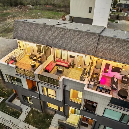 Private With Rooftop Game Near Downtown Holiday home Nashville