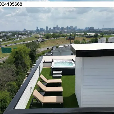 Elevator With Rooftop Hot Tub & Spacious Yard *