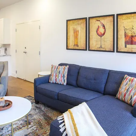 Holiday home Whiskey Bent In East Nash, 13 Min To Broadway, Great For Groups! Free Parking, Gym, Rooftop Nashville