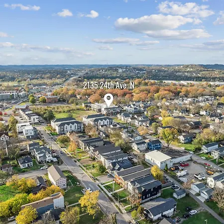 Private With Rooftop Game Near Downtown Holiday home Nashville