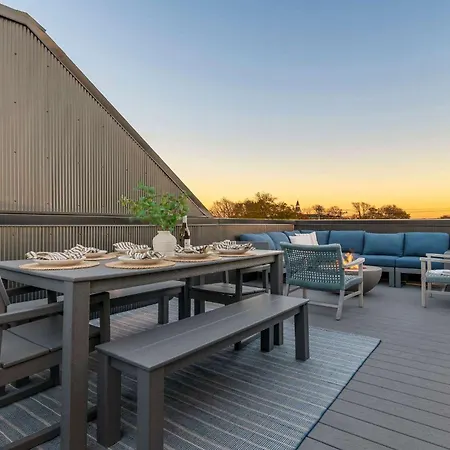 The Elmwood & Ashford - 8br Weho Rooftops Holiday home