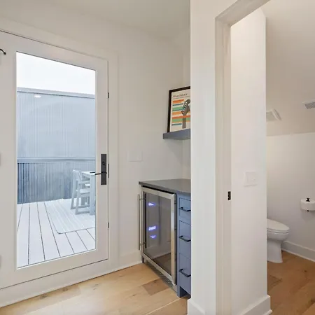 The Elmwood & Ashford - 8br Weho Rooftops Holiday home *