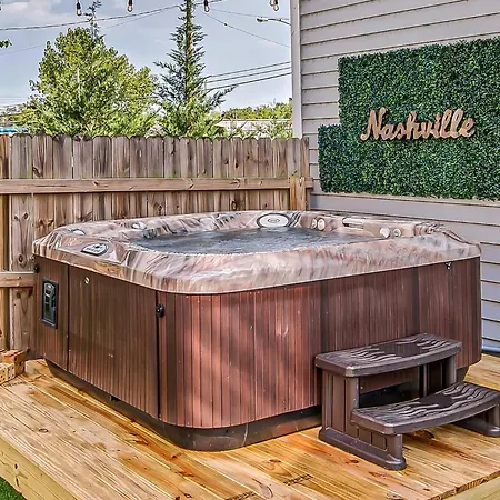 Hottub/karaoke-10m Dt-beg Your Parton? Dolly's Hm Holiday home *